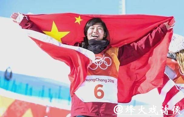 冬奥五朝元老刘佳宇重摔受伤，被担架抬离赛场