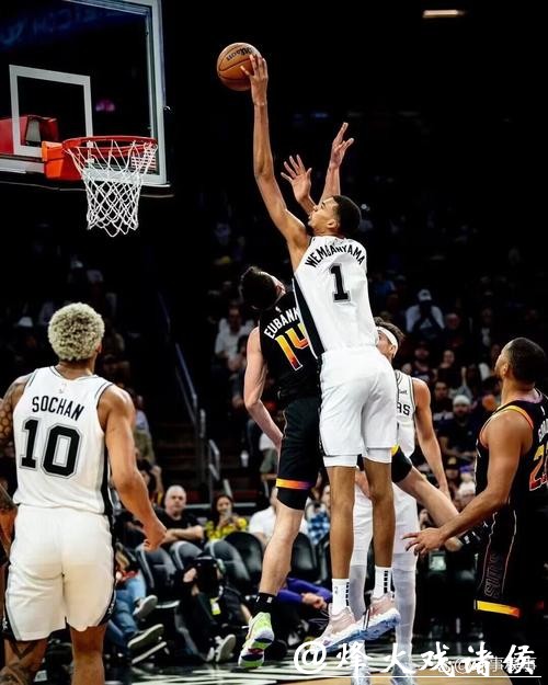 文班30+10帽马刺大胜 杜兰特43分太阳不敌活塞 文班30+10帽马刺大胜 杜兰特43分太阳不敌活塞