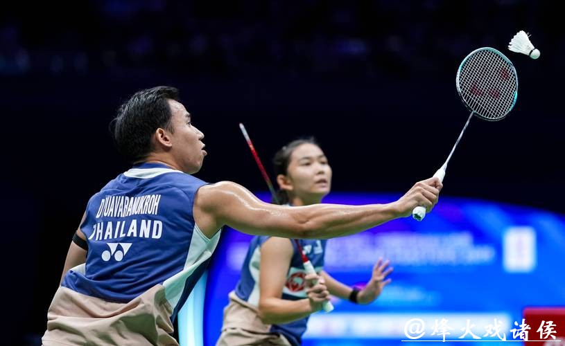 中国羽毛球大师赛：两对中国混双组合止步半决赛